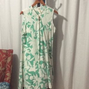 Sleeveless green and white floral stretch dress